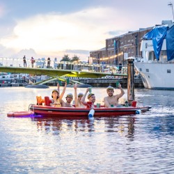 Londyn: Rejs historyczny Hot Tub Boat z przewodnikiem po Docklands