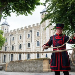 VIP Tower of London Highlights z Beefeater Encounter & Crown