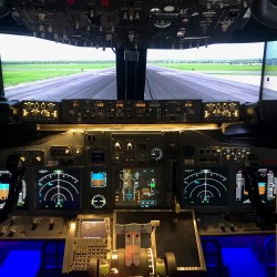 Doświadczenie w symulatorze lotu Boeingiem 737-800